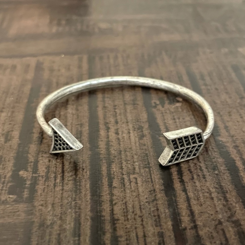House of Harlow 1960 Pave Arrow Cuff